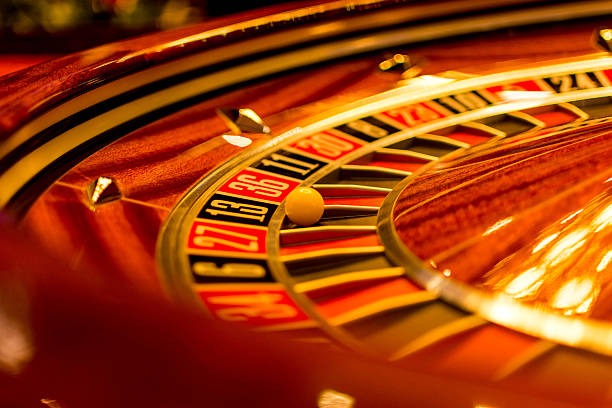 kerabat slot live-dealer studio with professional cameras and lighting