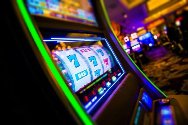 Dragon Tiger tables operate on a fast cycle with clear outcomes. Dragon Tiger game setup